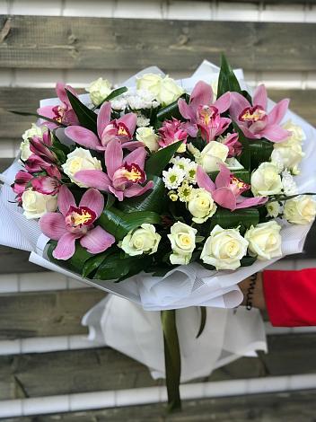 Букет цветов из: Розы и Хризантемы в Савельево