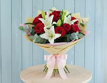 Букет цветов из:  Лилии и Розы в Савельево