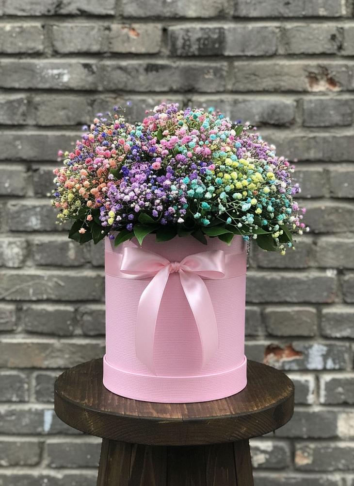 Цветочная композиция из Гипсофила и Розы в шляпной коробке в Савельево