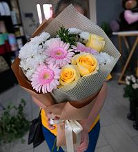 Букет цветов из:  Герберы, Розы и Хризантемы в Савельево