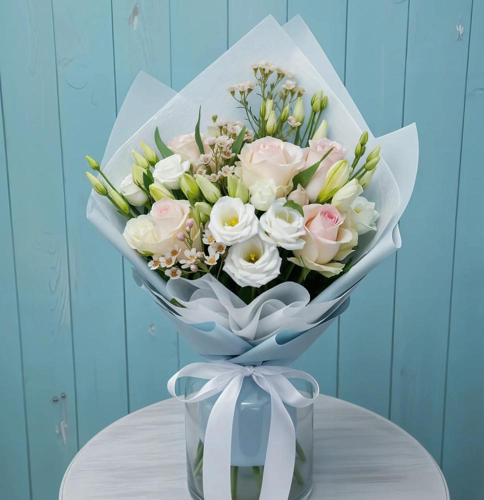 Букет цветов из: Розы и Лизиантусы в Савельево