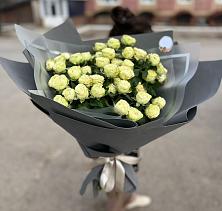 Букет Белые кустовые розы Солинеро в Савельево