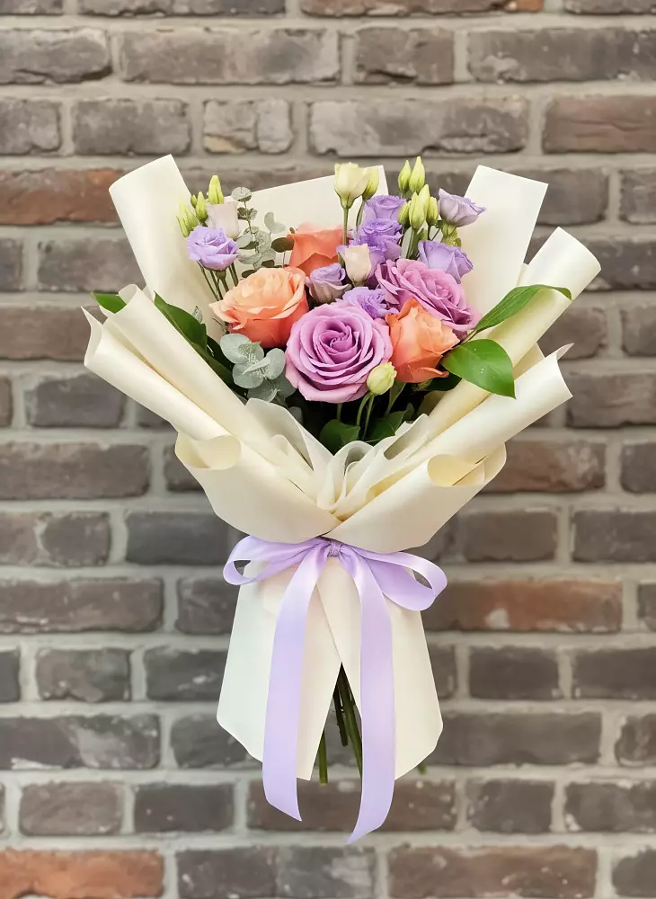 Букет цветов из: Лизиантусы и Розы в Савельево