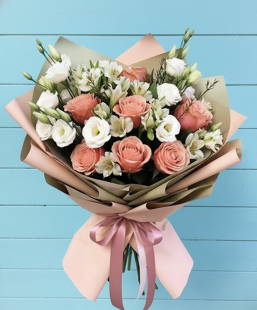 Букет цветов из: Розы, Альстромерии и Лизиантусы в Савельево