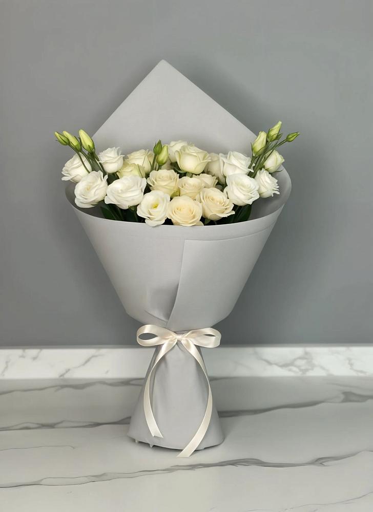 Букет цветов из: Розы и Лизиантусы в Савельево