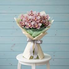 Букет цветов из:  Орхидеи и Розы в Савельево