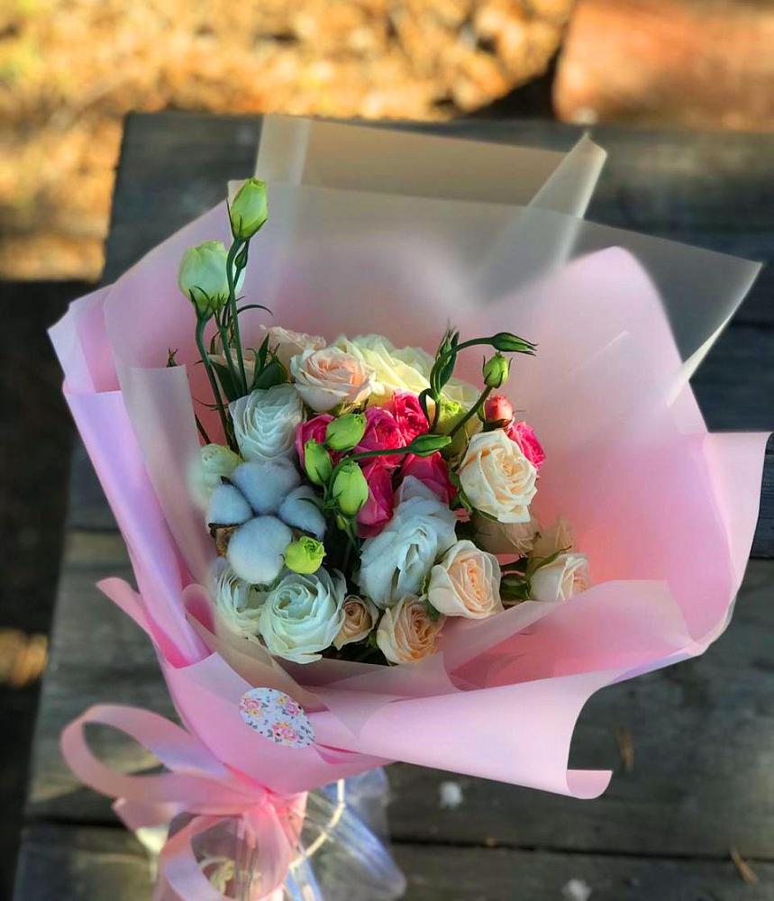 Букет цветов из: Розы и Лизиантусы в Савельево