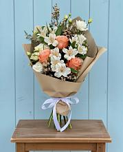 Букет цветов из:  Альстромерии, Лизиантусы, Розы и Хризантемы #REPLACE_PRED# Савельево