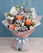 Букет цветов из:  Лизиантусы, Розы, Альстромерии и Гипсофила в Савельево