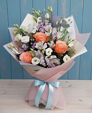 Букет цветов из:  Лизиантусы, Розы, Альстромерии и Гипсофила в Савельево