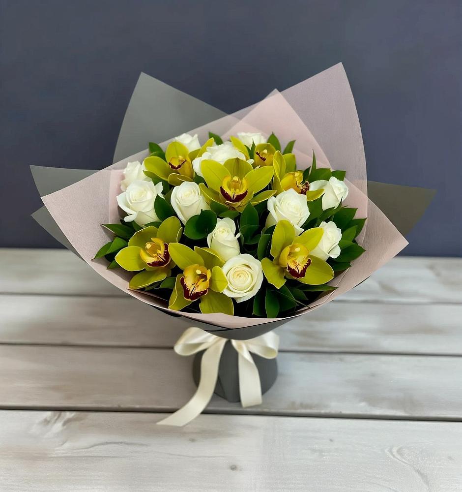 Букет цветов из: Орхидеи и Розы в Савельево