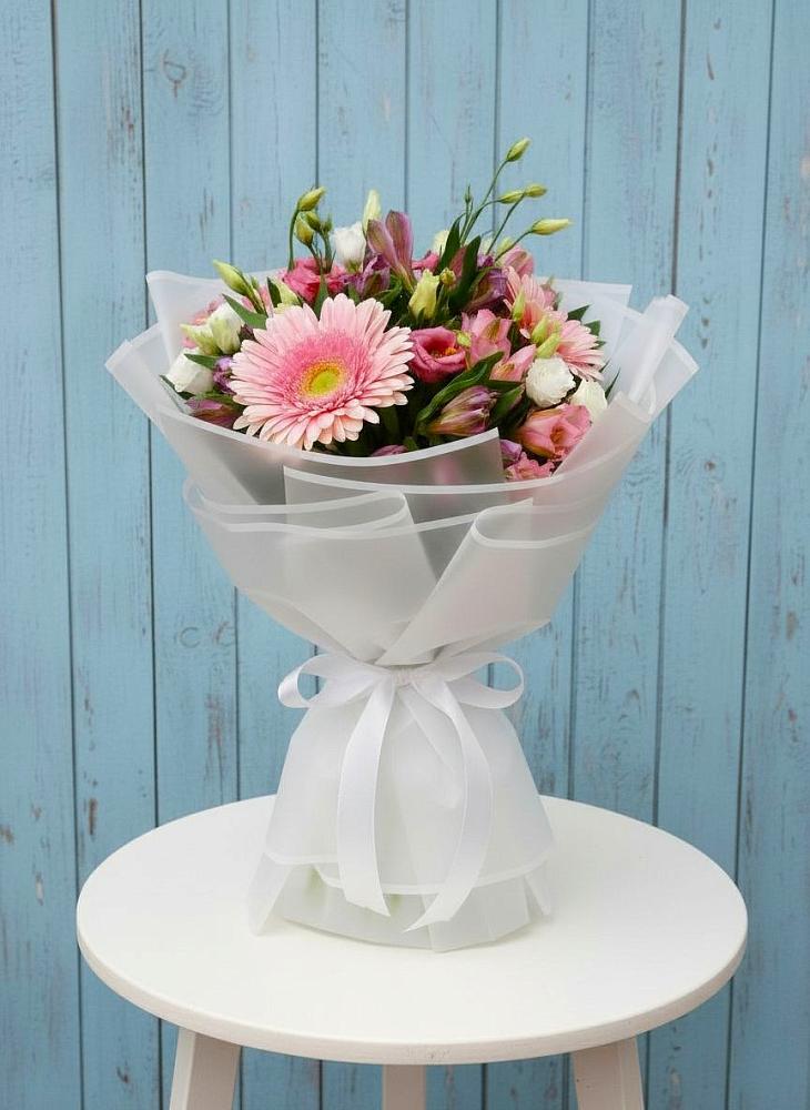 Букет цветов из: Герберы, Альстромерии и Лизиантусы в Савельево