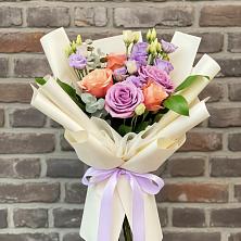 Букет цветов из:  Лизиантусы и Розы в Савельево