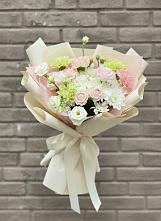 Букет цветов из:  Гвоздики, Розы, Лизиантусы и Хризантемы #REPLACE_PRED# Савельево