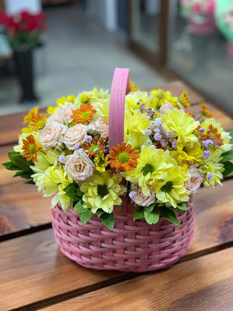Цветочная композиция из Хризантемы и Розы в корзине в Савельево