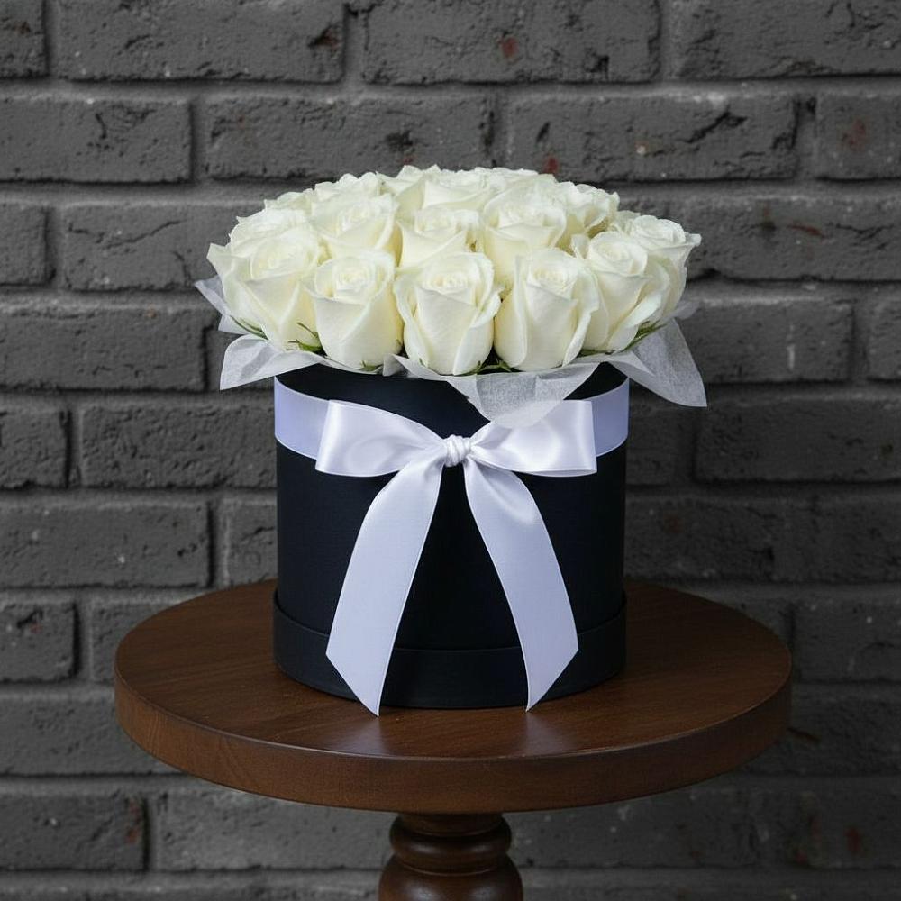 Цветочная композиция из Розы в шляпной коробке в Савельево