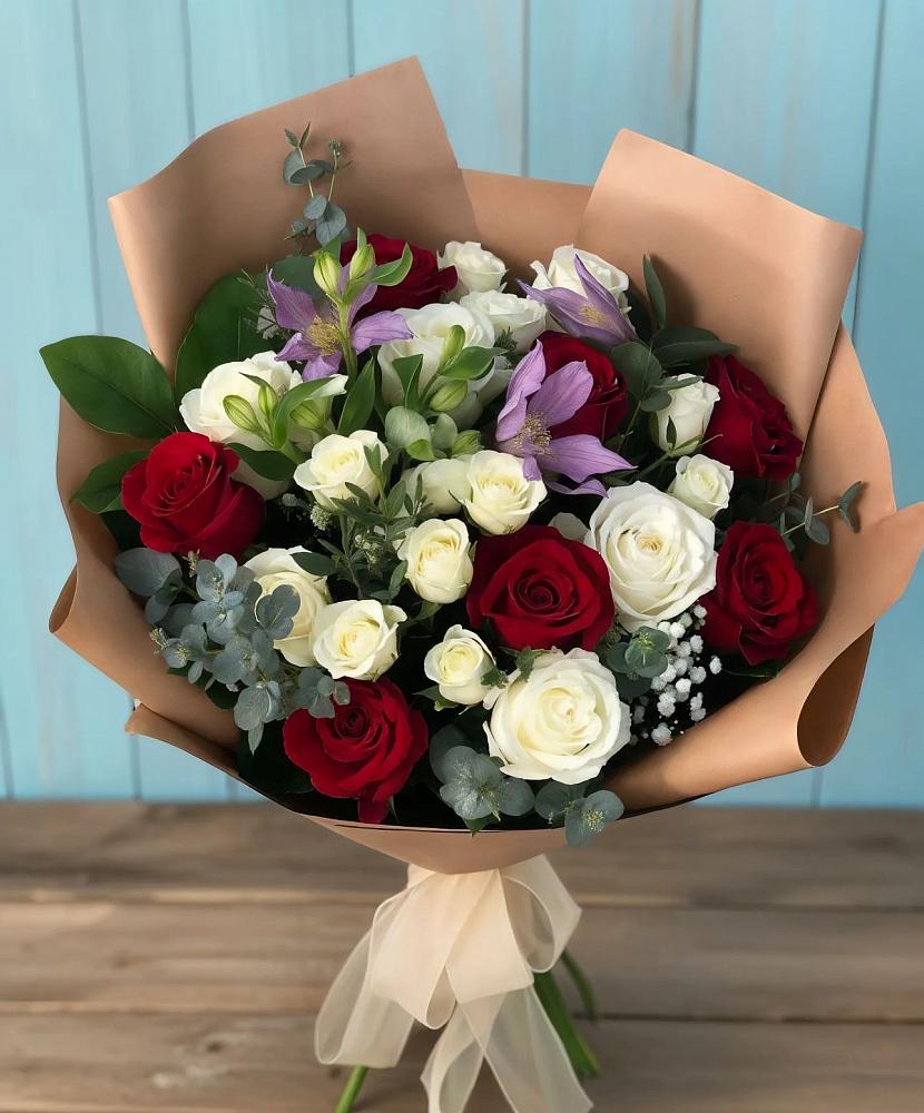 Букет цветов из: Розы и Альстромерии в Савельево