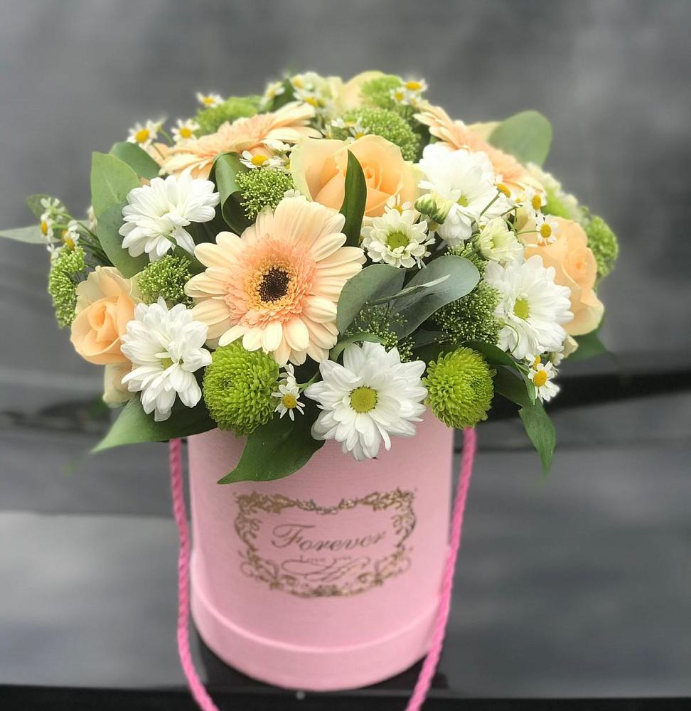 Цветочная композиция из Розы, Герберы и Хризантемы в шляпной коробке в Савельево