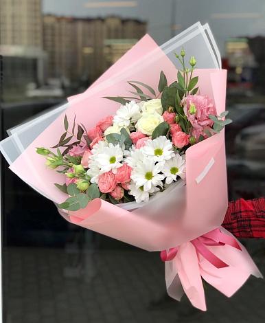 Букет цветов из: Розы, Лизиантусы и Хризантемы в Савельево