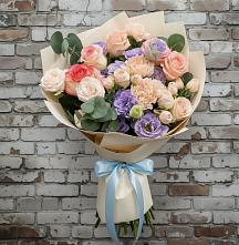 Букет цветов из:  Розы, Лизиантусы и Гвоздики в Савельево