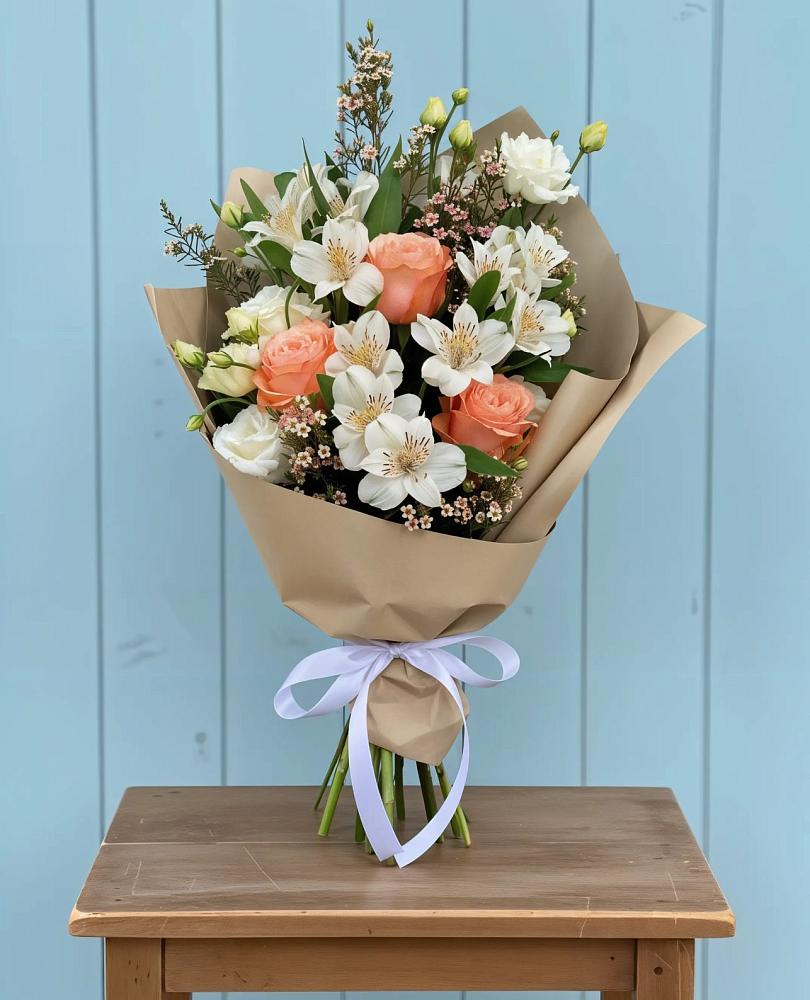 Букет цветов из: Альстромерии, Лизиантусы, Розы и Хризантемы в Савельево