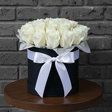 Цветочная композиция из Розы в шляпной коробке в Савельево