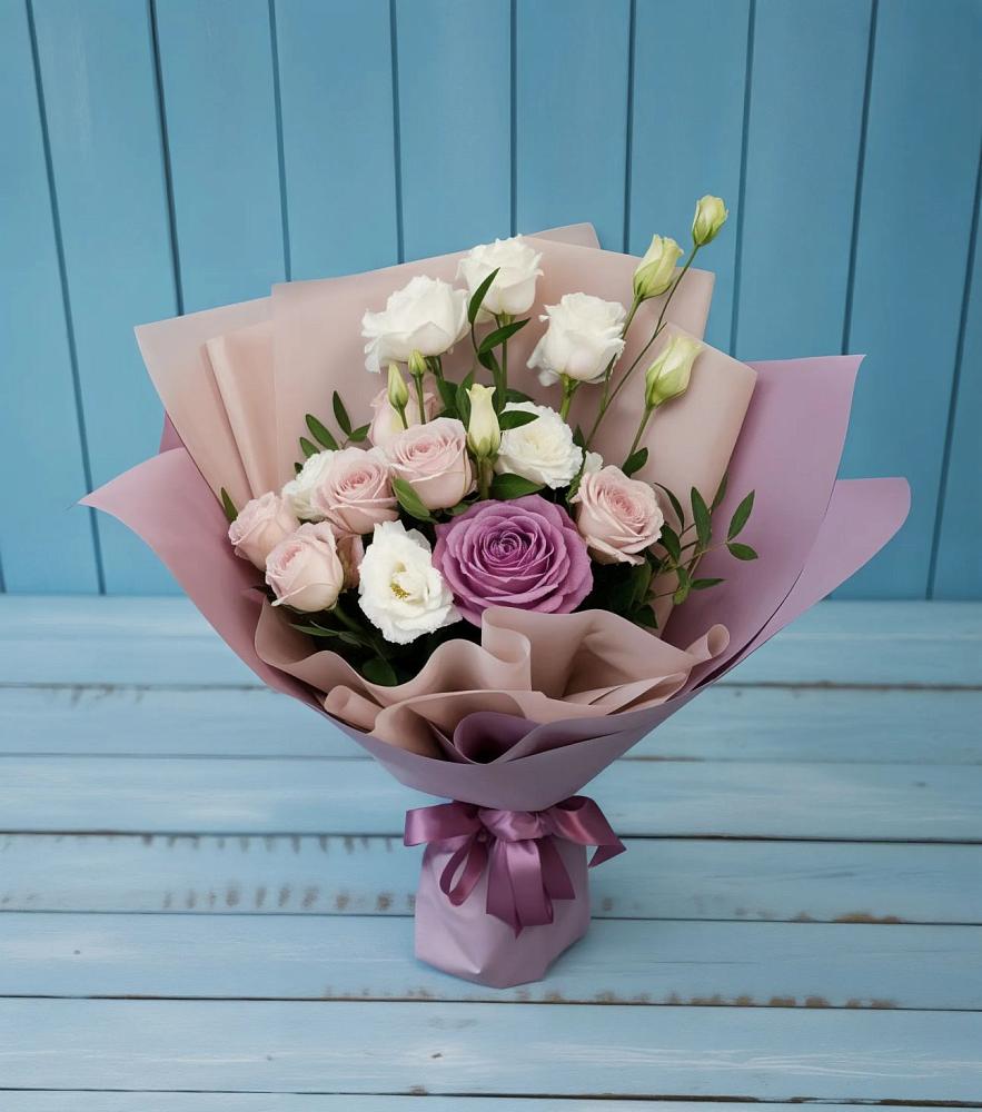 Букет цветов из: Розы и Лизиантусы в Савельево